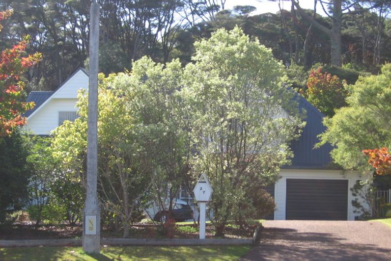 Photo of property in 27 Woodfern Crescent, Titirangi, Auckland, 0604