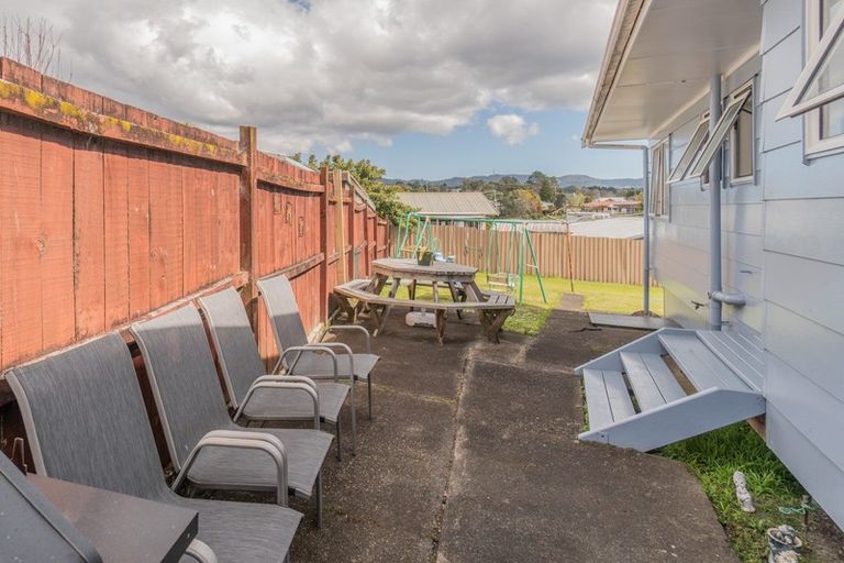 Photo of property in 12 Imperial Place, Henderson, Auckland, 0612