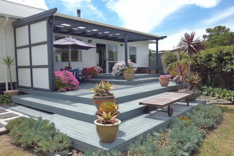 Photo of property in 4 Centreway Road, Port Waikato, Tuakau, 2695