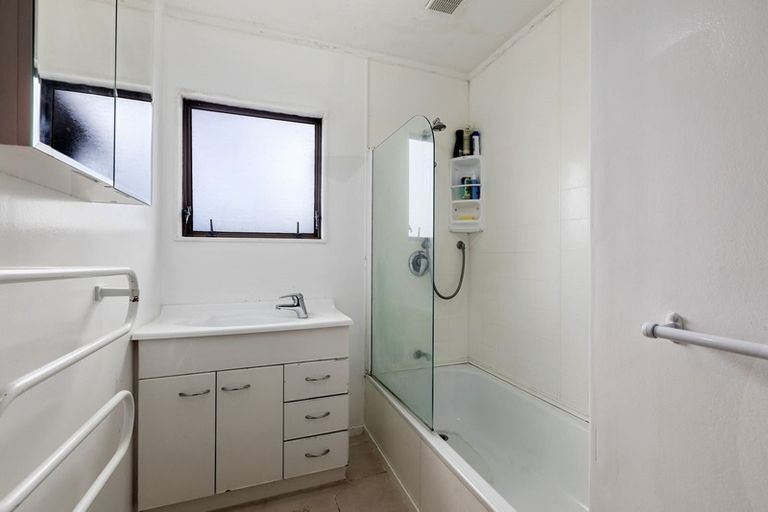 Photo of property in 2/6 Orton Street, Glenfield, Auckland, 0627