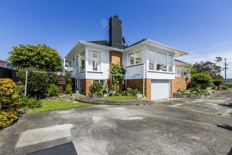 Photo of property in 72 Ocean View Road, Northcote, Auckland, 0627
