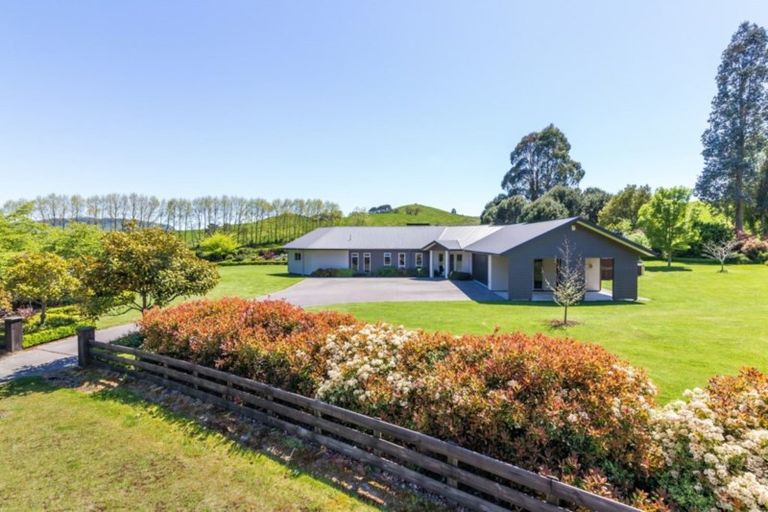 Photo of property in 72 Dalmore Way, Acacia Bay, Taupo, 3385