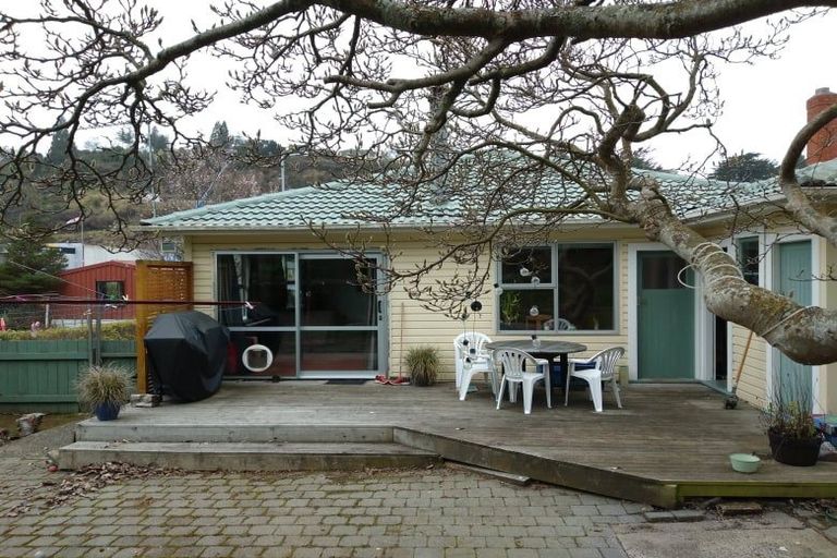 Photo of property in 320 Kaikorai Valley Road, Bradford, Dunedin, 9011