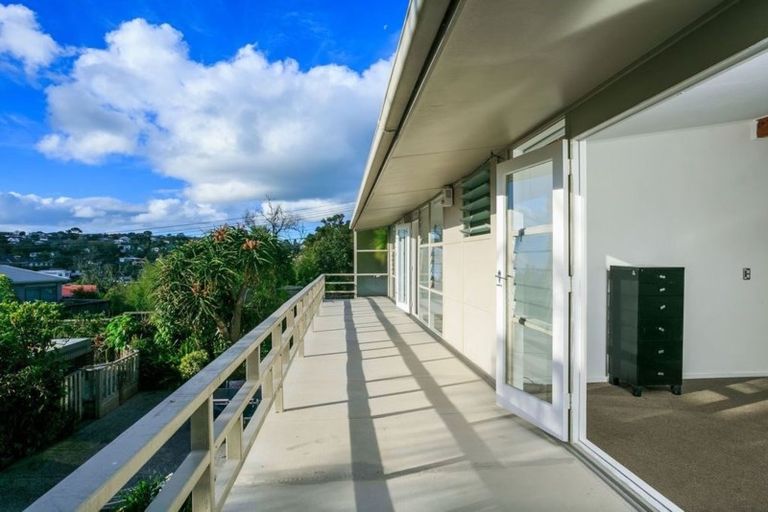 Photo of property in 90 Saddleback Rise, Murrays Bay, Auckland, 0630