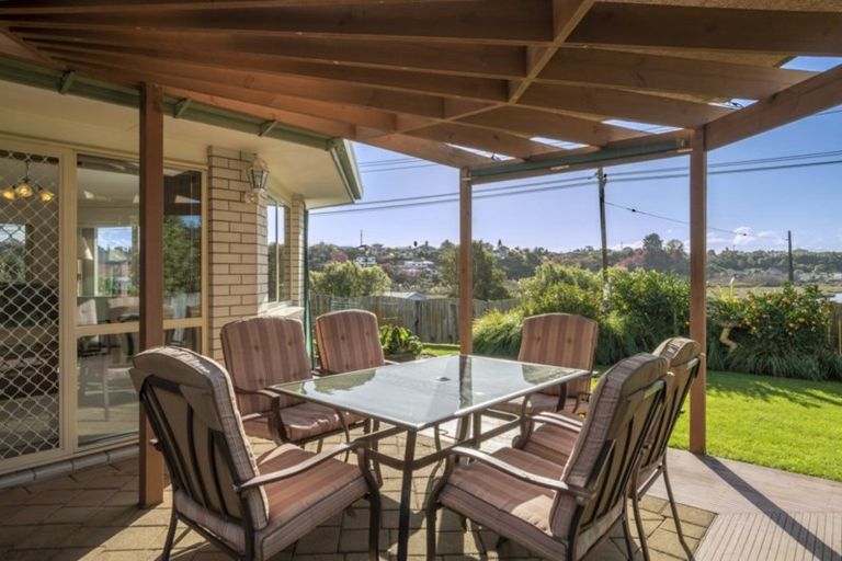 Photo of property in 17 Pampas Grove, Welcome Bay, Tauranga, 3112