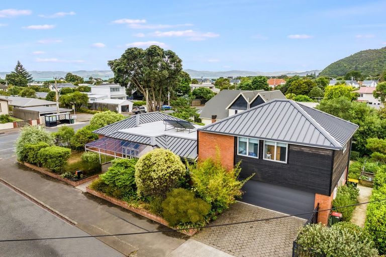 Photo of property in 383 Muritai Road, Eastbourne, Lower Hutt, 5013