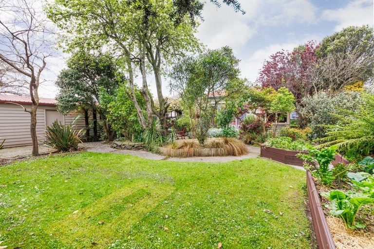 Photo of property in 9 Rosalie Terrace, Kelvin Grove, Palmerston North, 4414