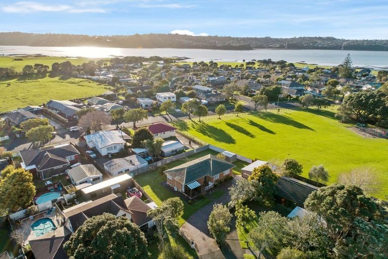 Photo of property in 8 Warden Place, Mangere Bridge, Auckland, 2022