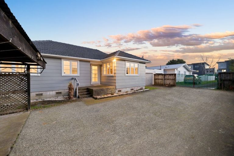 Photo of property in 2/22 Ranui Station Road, Ranui, Auckland, 0612