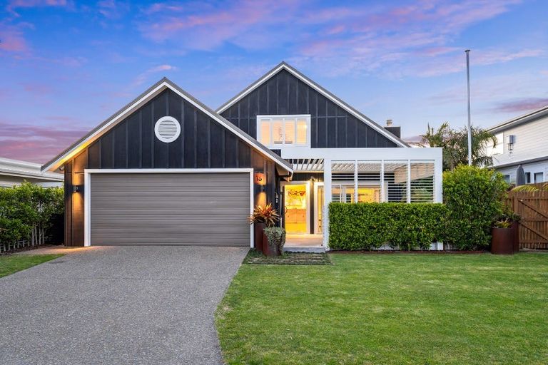 Photo of property in 16 Te Mana Street, Omaha, 0986