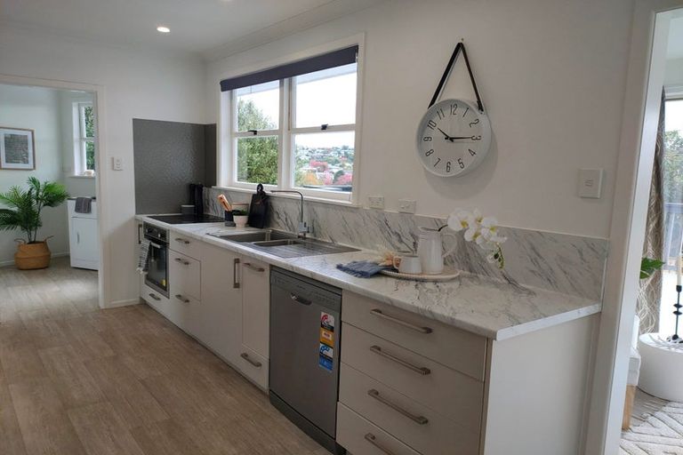 Photo of property in 28 Woodford Avenue, Brookfield, Tauranga, 3110