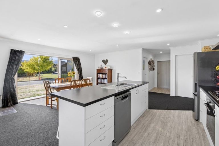 Photo of property in 2 Criffel Place, Luggate, Wanaka, 9383