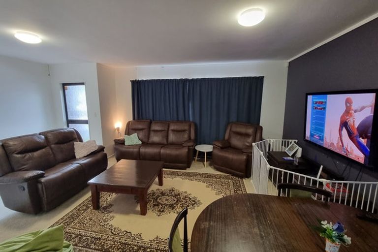 Photo of property in 2/346 Main Road, Tawa, Wellington, 5028