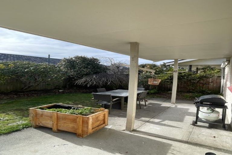 Photo of property in 52 Royal Park Drive, Parklands, Christchurch, 8083