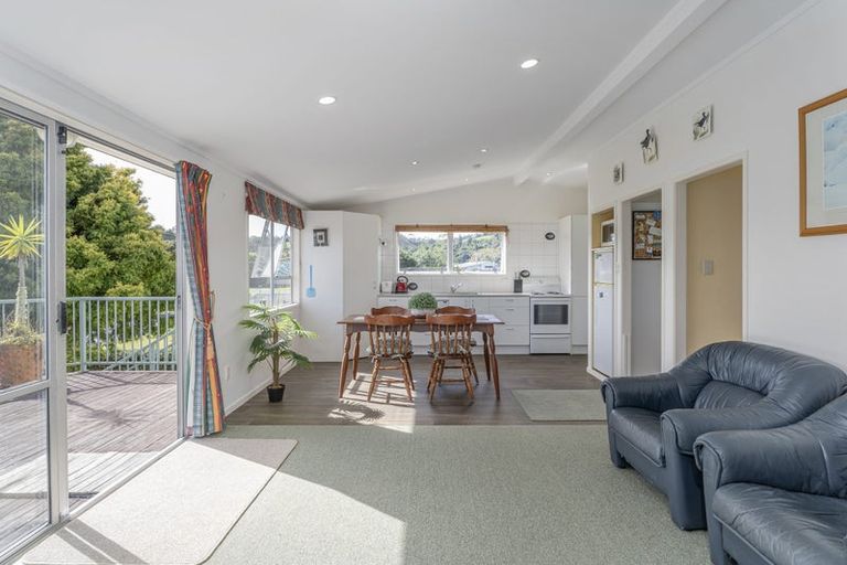 Photo of property in 20 Hardy Place, Cooks Beach, Whitianga, 3591