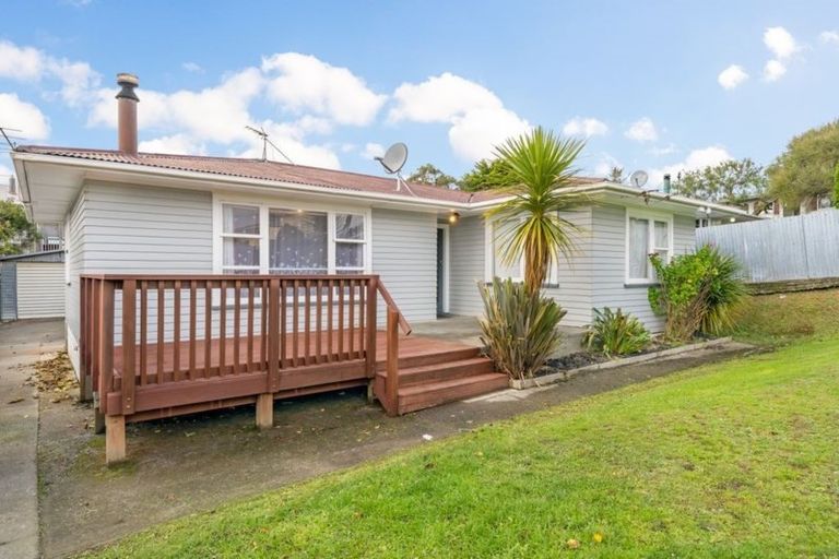 Photo of property in 39 Levant Street, Cannons Creek, Porirua, 5024