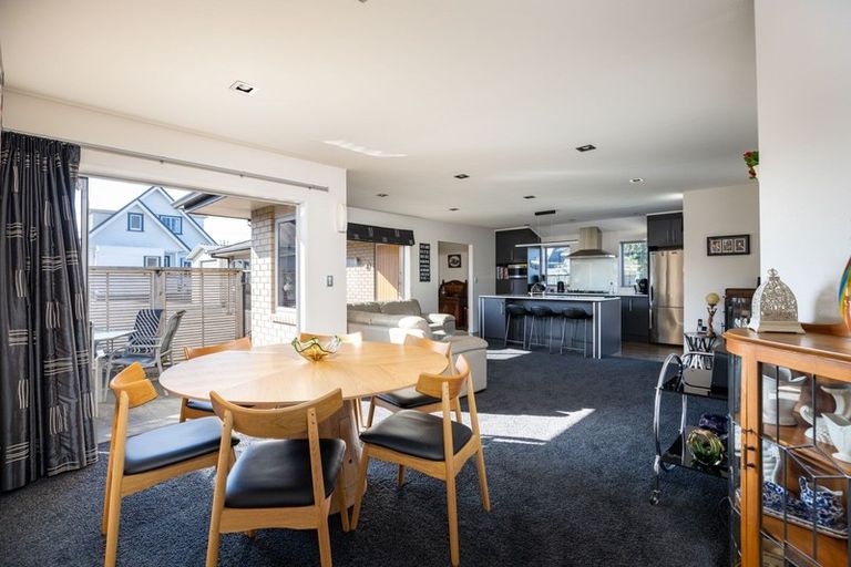 Photo of property in 2/37 Wallace Place, Westown, New Plymouth, 4310