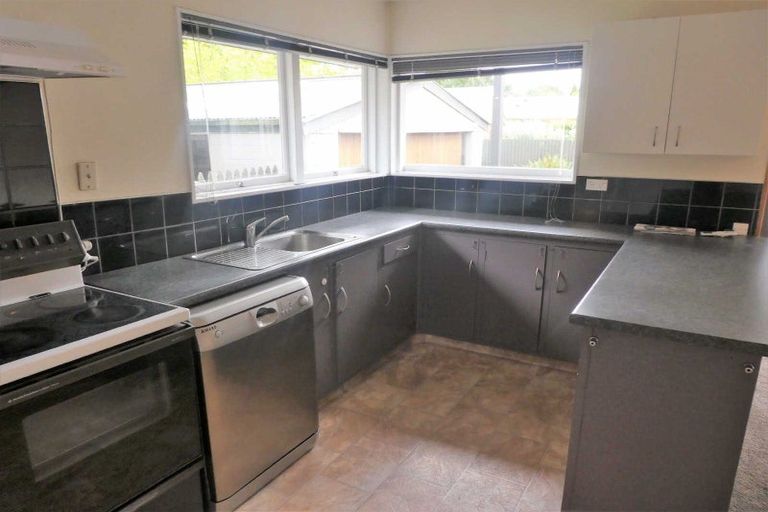 Photo of property in 11 Valerie Place, Redwood, Christchurch, 8051