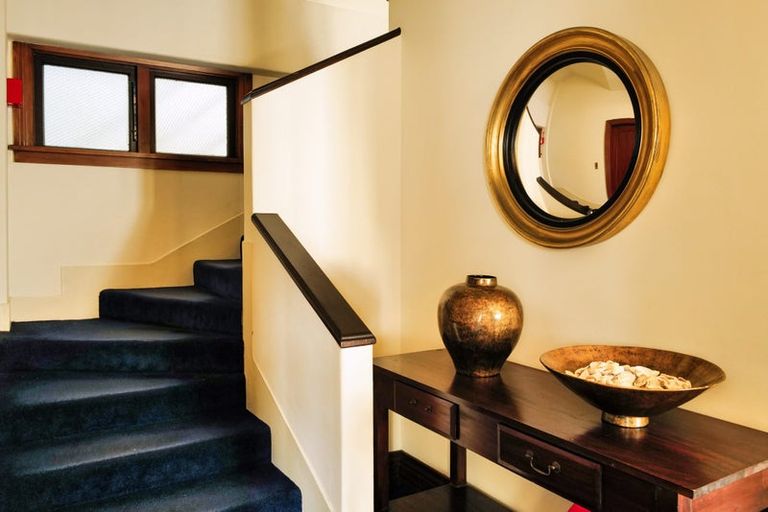 Photo of property in Sunhaven Flats, 262 Oriental Parade, Oriental Bay, Wellington, 6011