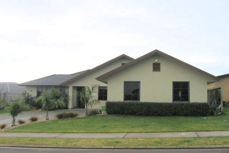 Photo of property in 14 Glastry Close, East Tamaki Heights, Auckland, 2016