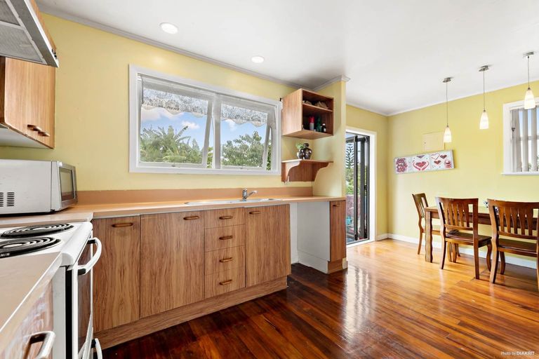 Photo of property in 36 Sheridan Drive, New Lynn, Auckland, 0600