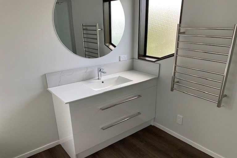 Photo of property in 2/12 Bradbury Road, Botany Downs, Auckland, 2010