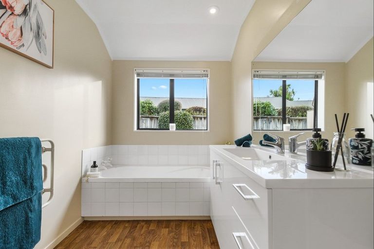 Photo of property in 114 Endeavour Avenue, Flagstaff, Hamilton, 3210