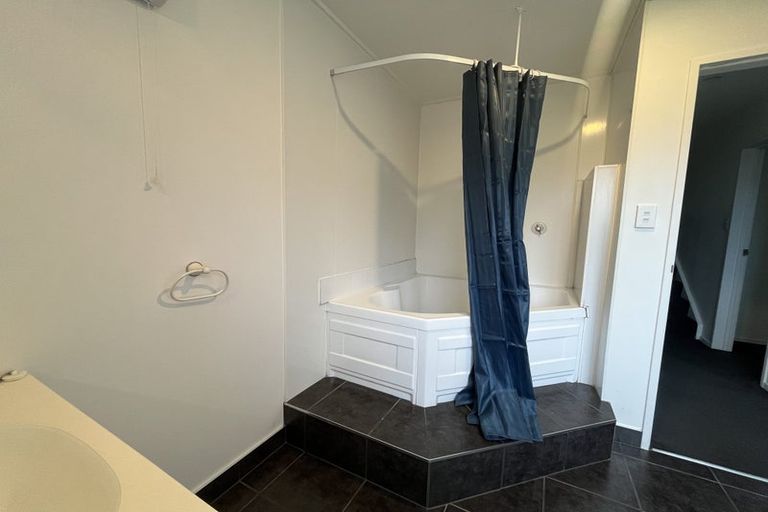 Photo of property in 103b Redoubt Road, Goodwood Heights, Auckland, 2105