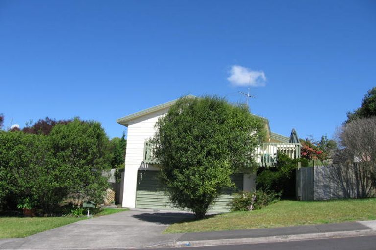 Photo of property in 26 Jumento Place, Unsworth Heights, Auckland, 0632