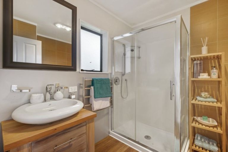 Photo of property in 9b Gatland Road, Rosehill, Papakura, 2113