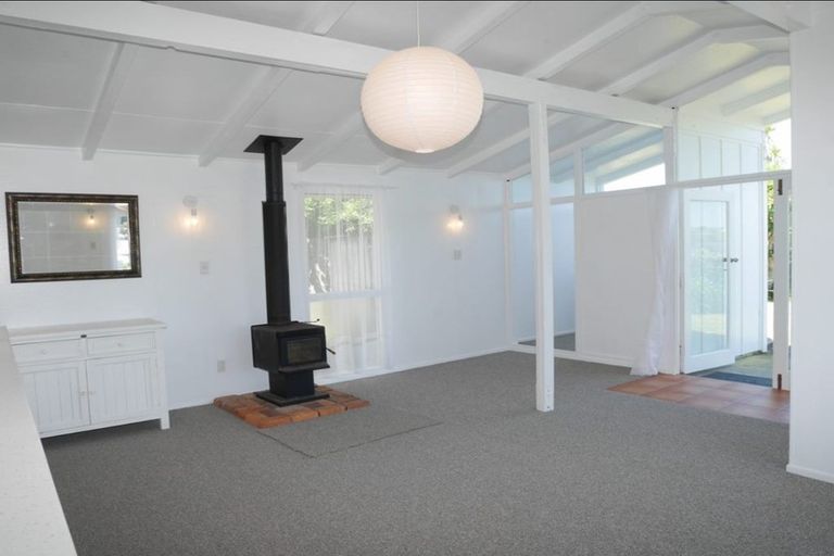 Photo of property in 25 Hemara Street, Waikanae Beach, Waikanae, 5036