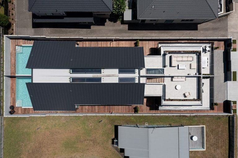 Photo of property in 124 Marine Parade, Mount Maunganui, 3116