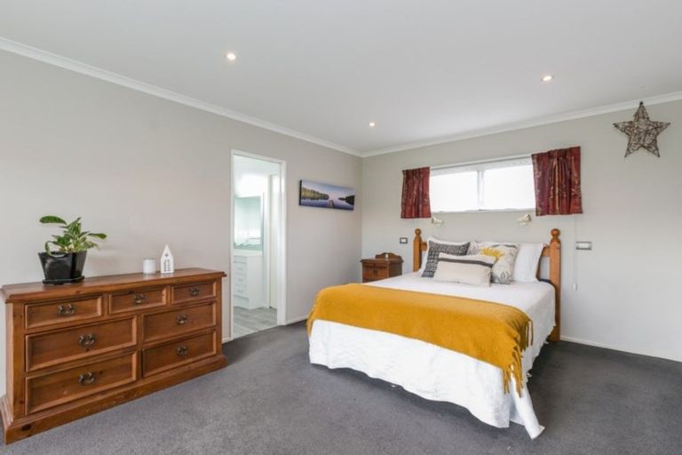 Photo of property in 56 Spriggs Crescent, Greenmeadows, Napier, 4112