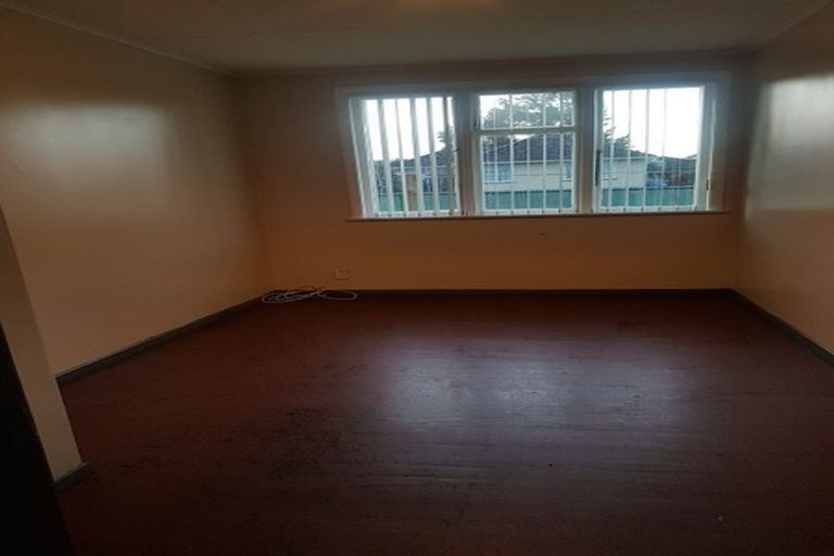 Photo of property in 1 Salas Place, Papakura, 2110