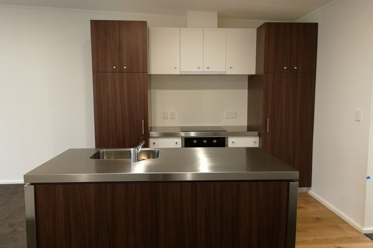 Photo of property in 1 Buncrana Place, Rosehill, Papakura, 2113