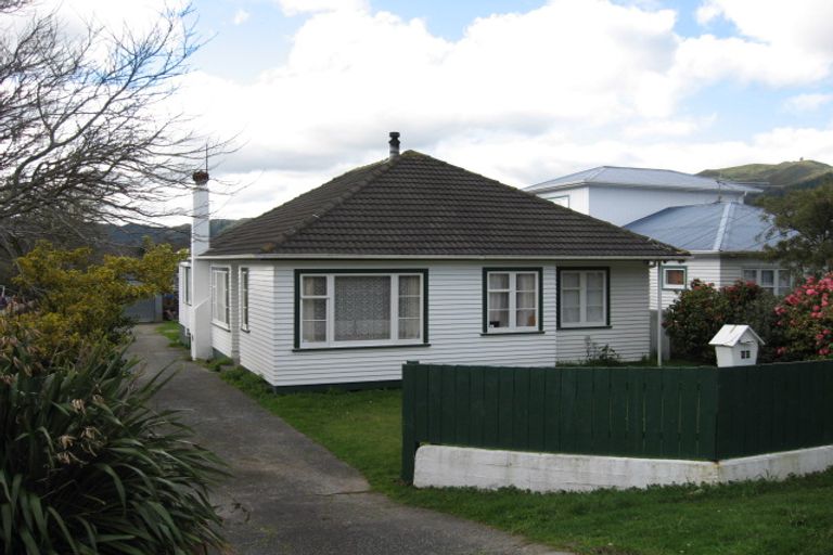 Photo of property in 60 Wainuiomata Road, Wainuiomata, Lower Hutt, 5014