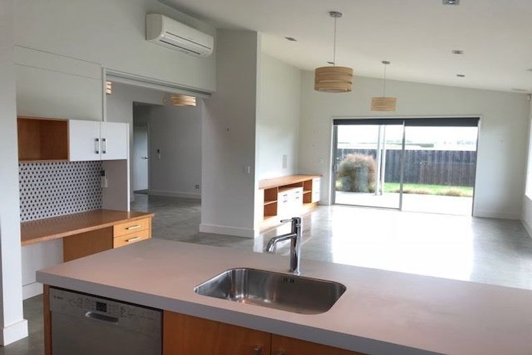 Photo of property in 19 Waitaha Place, Clive, 4102