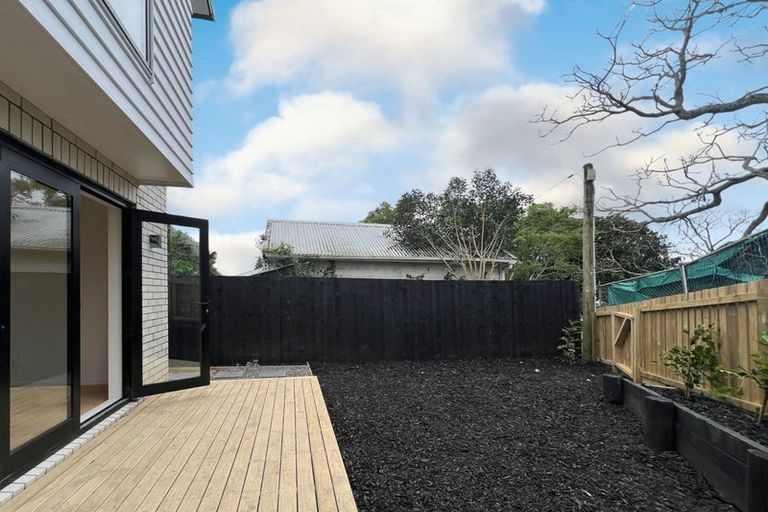 Photo of property in 1/5 Peverill Crescent, Papatoetoe, Auckland, 2025