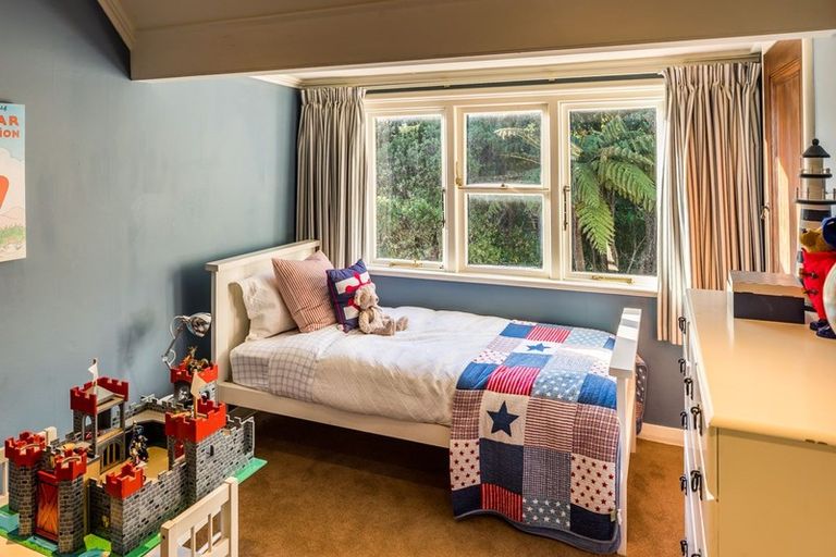 Photo of property in 29 Rona Street, Eastbourne, Lower Hutt, 5013