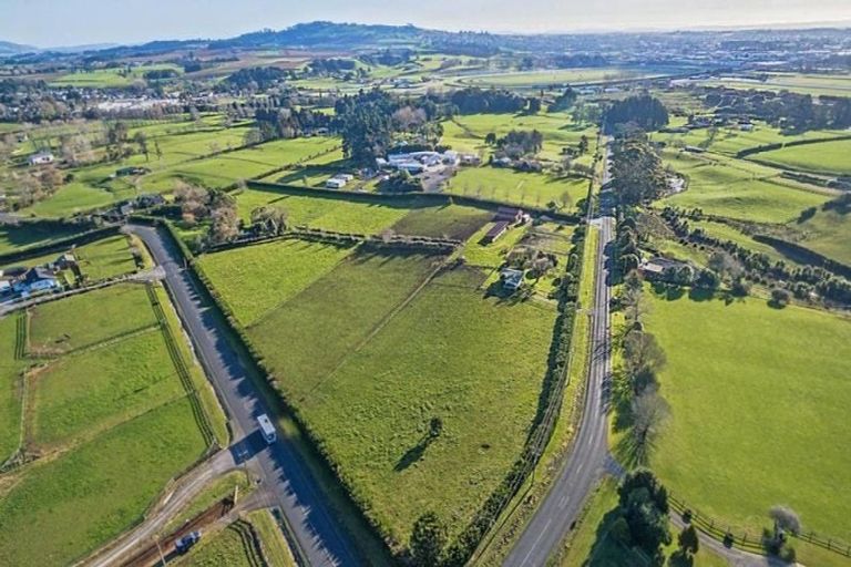 Photo of property in 92 Yates Road, Pukekohe, 2677