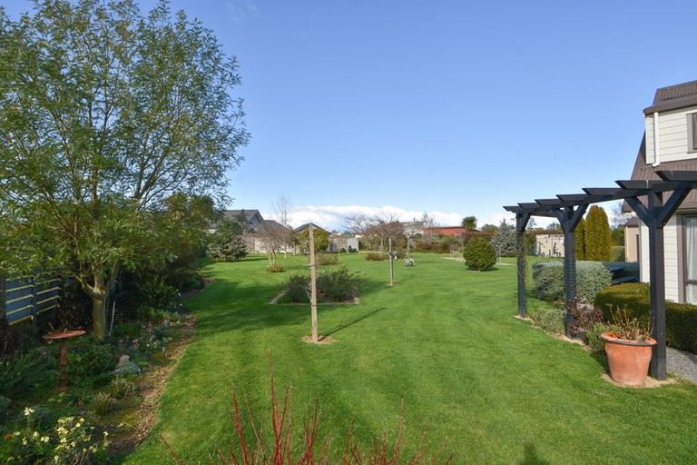 Photo of property in 8 Daffodil Grove, Carterton, 5713