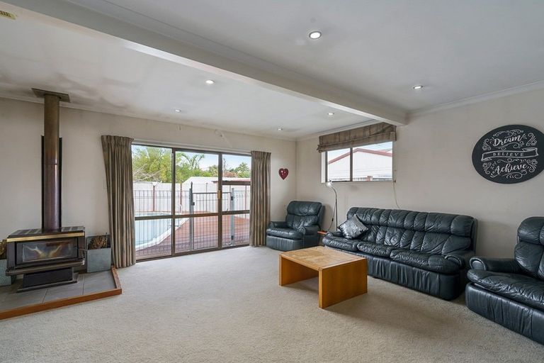 Photo of property in 14 Walton Road, Paraparaumu Beach, Paraparaumu, 5032