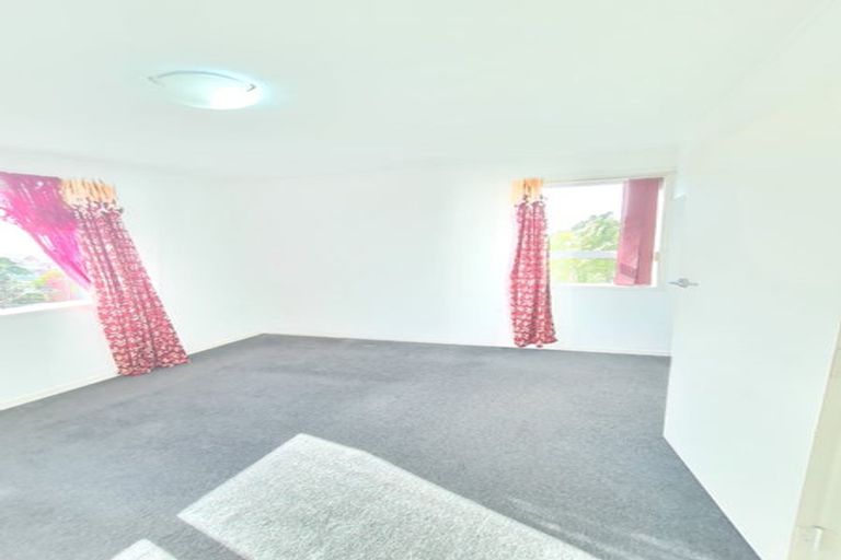 Photo of property in 39 Sunnyside Road, Sunnyvale, Auckland, 0612