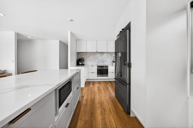 Photo of property in 38 Elliston Crescent, Stanmore Bay, Whangaparaoa, 0932