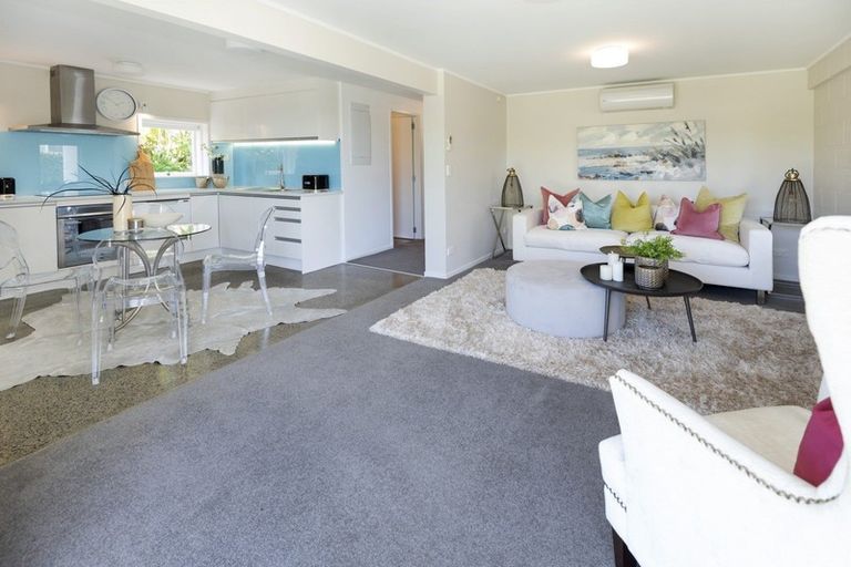 Photo of property in 144 Mellons Bay Road, Mellons Bay, Auckland, 2014