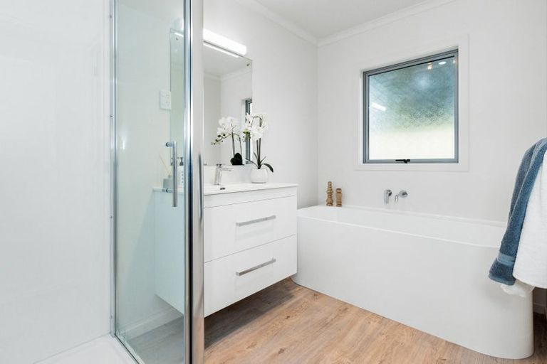 Photo of property in 27 Howard Road, Taradale, Napier, 4112