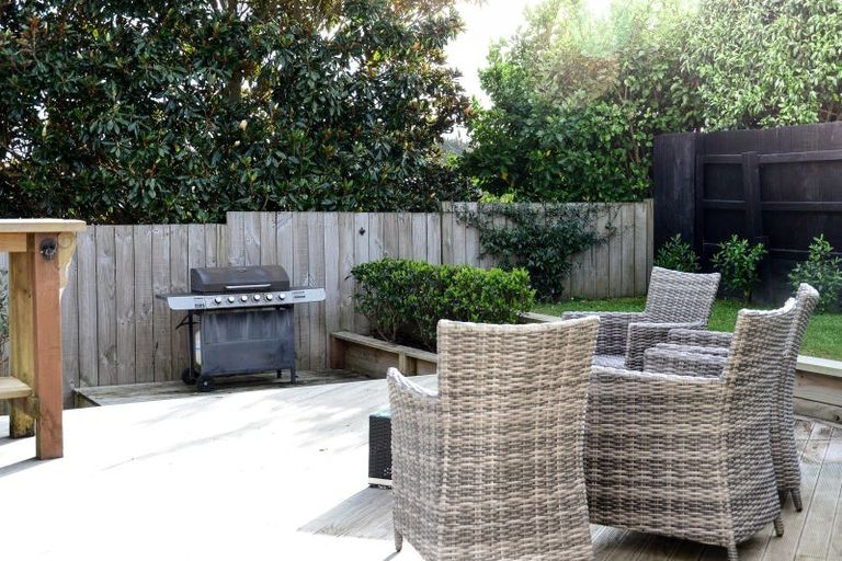 Photo of property in 16 Palm Grove Drive, Western Heights, Hamilton, 3200