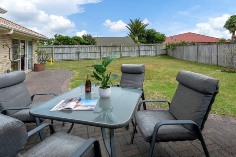 Photo of property in 22 Montecito Place, Golflands, Auckland, 2013