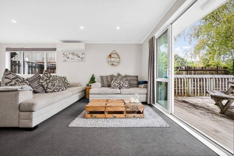 Photo of property in 6a Magdalen Place, West Harbour, Auckland, 0618