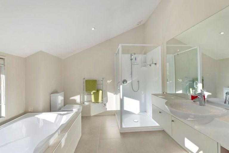 Photo of property in 166 Beacon Point Road, Wanaka, 9305